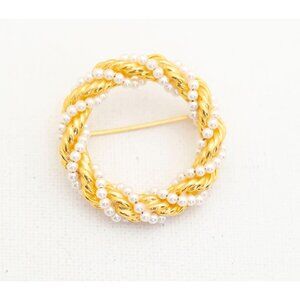 Vintage Circular Brooch in Gold Tone and White - A4